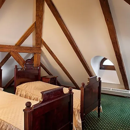 Palace 4*